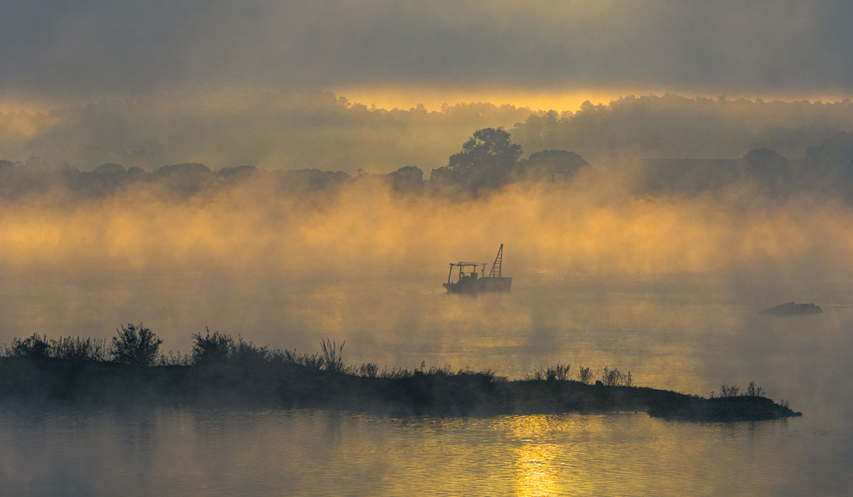 【视频】江西峡江：晨雾锁赣江 日出映仙境